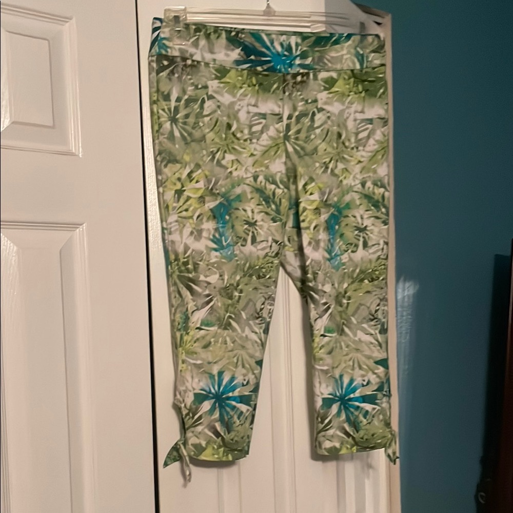 Tropical Print Capri Leggings